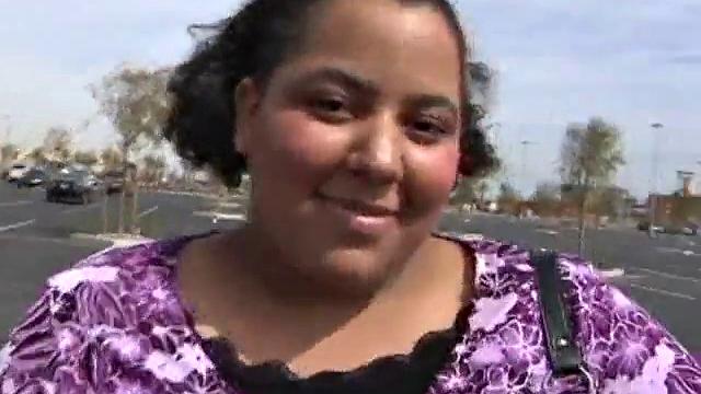 Hefty Taylor Spreads for Cock