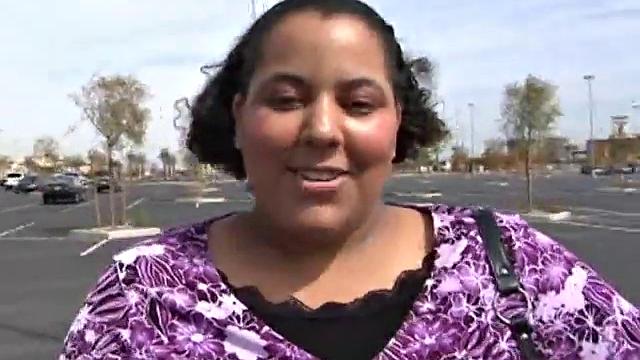 Hefty Taylor Spreads for Cock