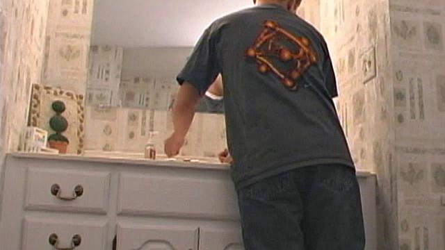 четыре парня дрочат свои здоровенные члены на камеру