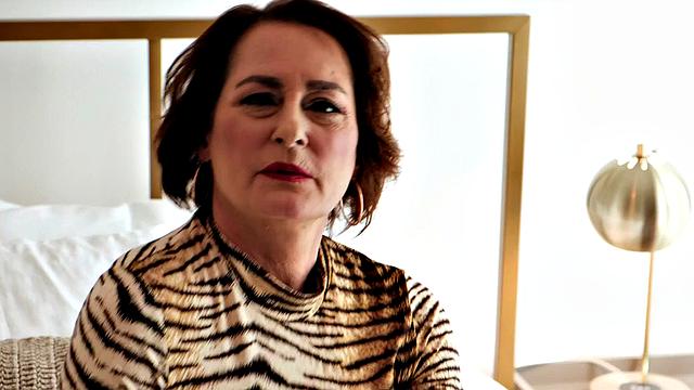 renee morning разносит себя на каблуках и в белье, зрелый анальный марафон