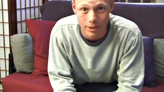 Amateur Justin Jacks Off