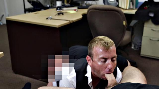 Pawn seduces stud customer before fucking mouth