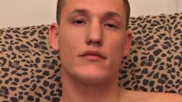 Джей дрочит так, что сам в себя верит