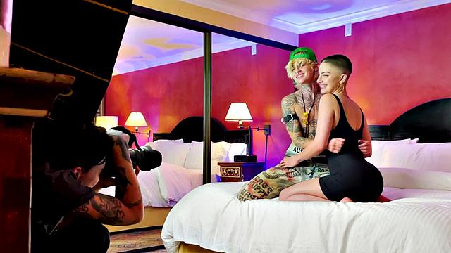 21yo pussyboy kisses babe in amateur softcore scene