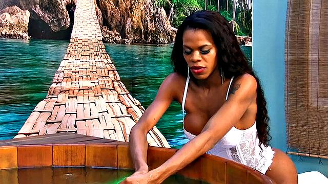 Ebony Tgirl Lavinia Magalhaes and a Guy Fuck Each Other Up the Ass