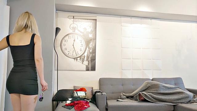 The landlord sees Lina squirt