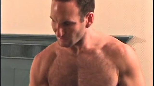 мускулистый броук дрочит и кончает мощно