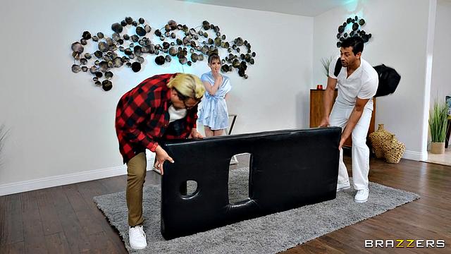 Masseur Gets Oily Footjob