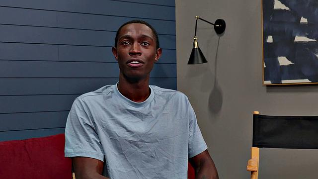 трое мачо трахаются втроём с большим членом