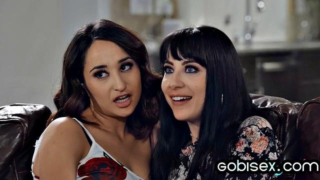 Две раскованные латиночки на вечеринке не делят членов и получают двойное удовольствие от парней и подруги - вот кто знает толк в развлечениях!