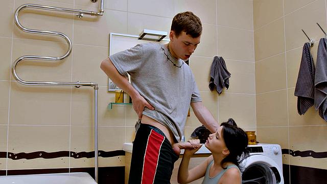 SISPORN. After conflict in the bath, boy manages to fuck stepsister