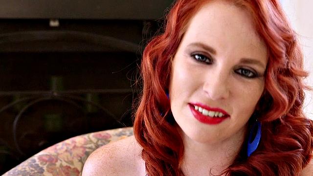 рыжая red vixen сжимает сочные сиськи и мокрую киску в соло