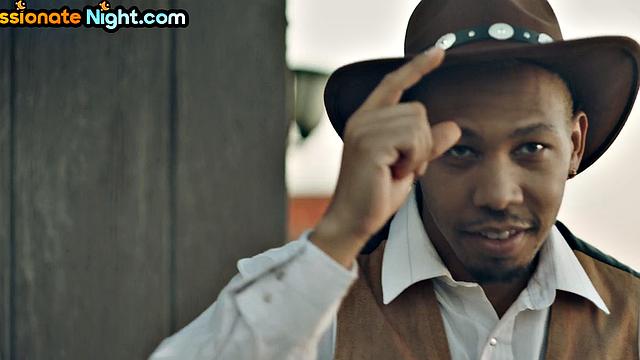 бородатые ковбойши и настоящий ковбой жарят друг друга втроём