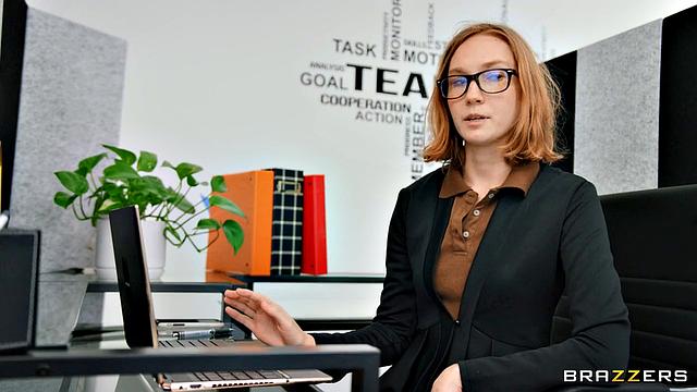 Кимора Куинн трахается с коллегой на работе во время смены с Рики Джонсоном.