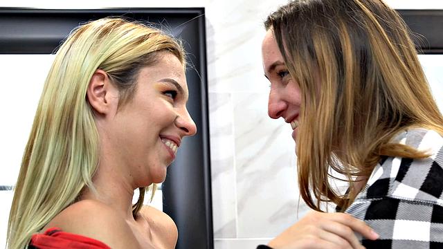 в доме дубак, а под одеялом горячий групповой секс