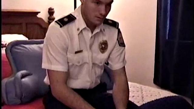 Солдатика CJ обслужили по полной, и даже шутки не помогли избежать финала на лице