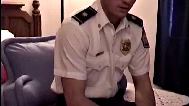 Солдатика CJ обслужили по полной, и даже шутки не помогли избежать финала на лице