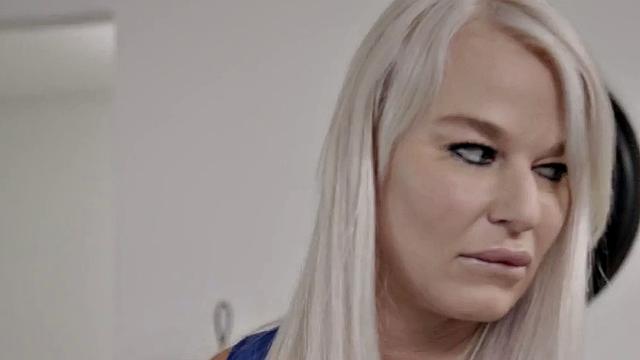 Nympho MILFs spreading cunt