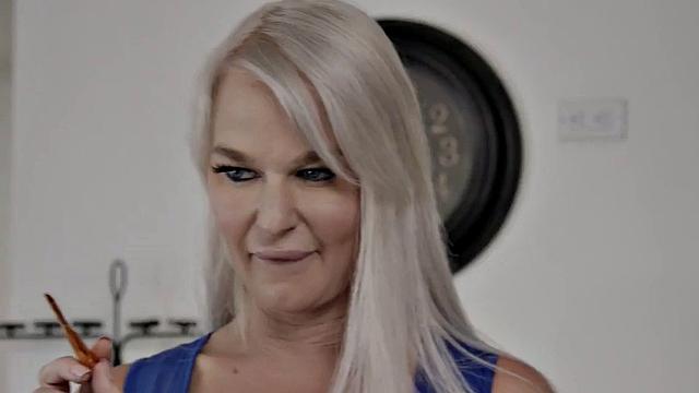 Nympho MILFs spreading cunt