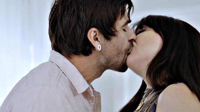 21yo babe sucks cock and gets pussynailed by her lover