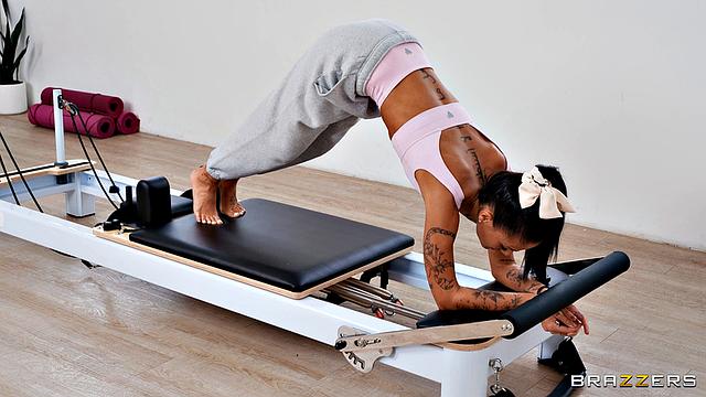 Райан Рид устраивает жаркую тренировку с Виктором Рэем - спортивный секс без компромиссов!