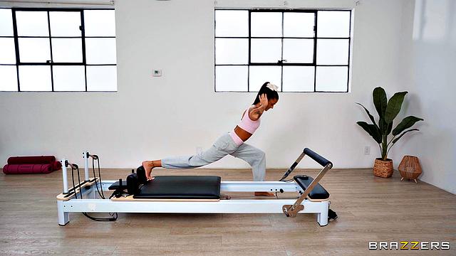 Райан Рид устраивает жаркую тренировку с Виктором Рэем - спортивный секс без компромиссов!