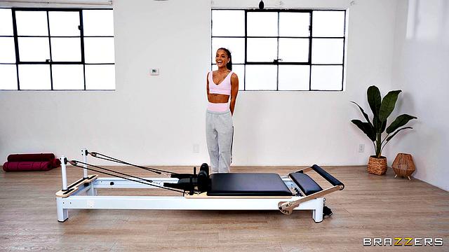 Райан Рид устраивает жаркую тренировку с Виктором Рэем - спортивный секс без компромиссов!