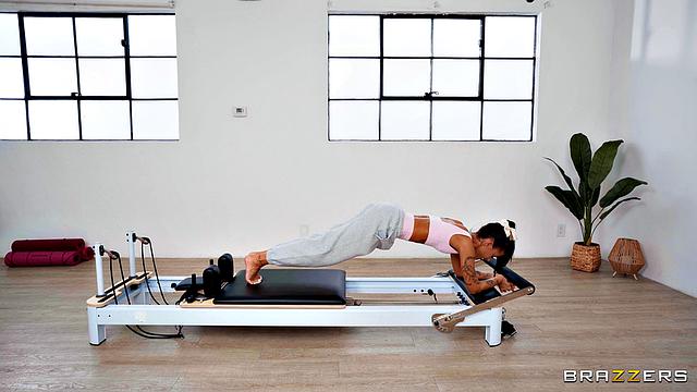 Райан Рид устраивает жаркую тренировку с Виктором Рэем - спортивный секс без компромиссов!