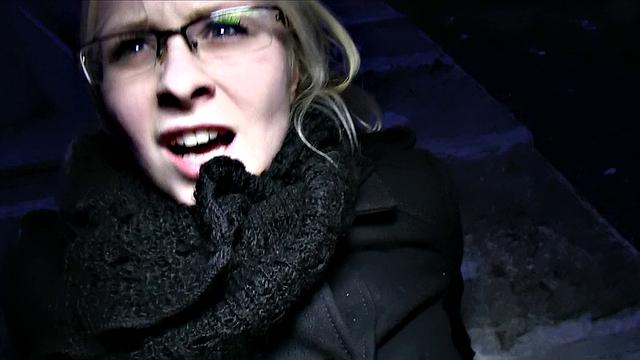 пышная блондинка в очках трахаетcя на улице с незнакомцем