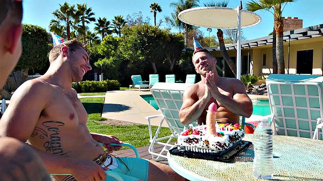 Gorgeous Birthday Hunk Flip Fucks Hot Daddy - Roman Todd, Carter Woods