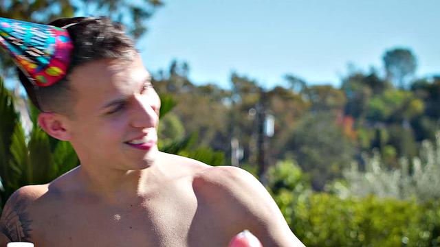 Gorgeous Birthday Hunk Flip Fucks Hot Daddy - Roman Todd, Carter Woods