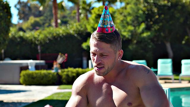 Gorgeous Birthday Hunk Flip Fucks Hot Daddy - Roman Todd, Carter Woods