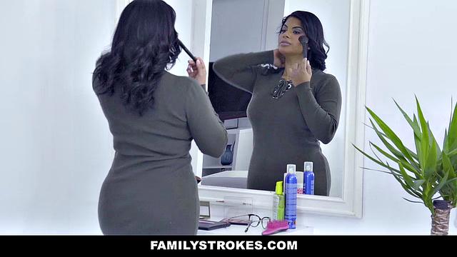 сестрёнка не только делится, но и сосёт за бабки с улыбкой