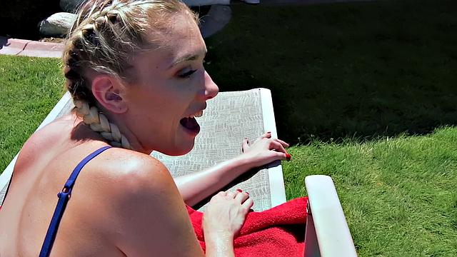 Outdoor Anal for All-Natural Roxy