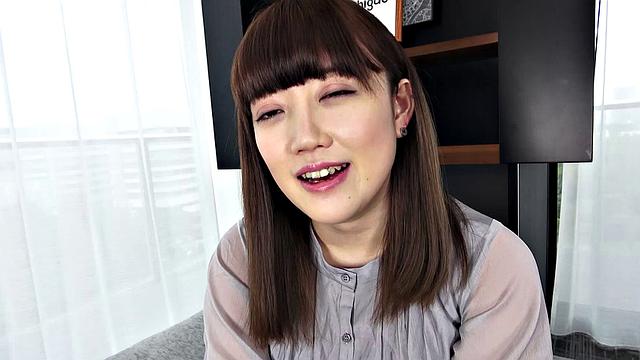 Nagisa Katagiri sells houses and is now an amateur nude model