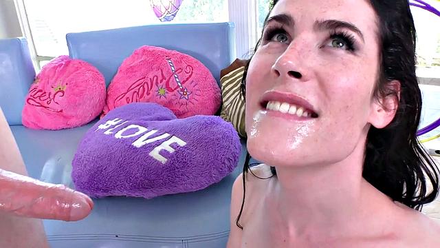 Bigtit trans jerking before bareback sex in couple