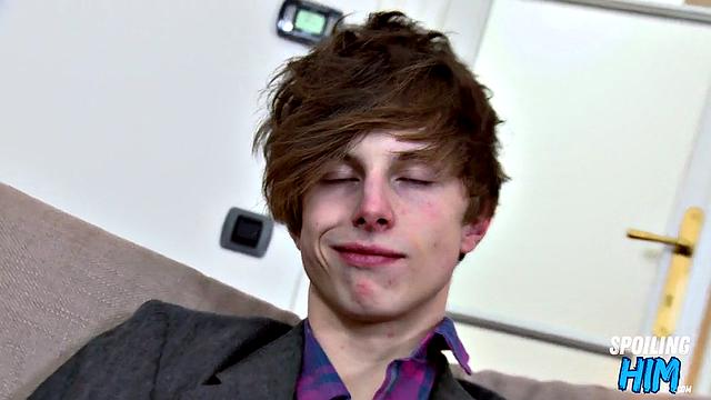 Skinny twink cockriding at casting