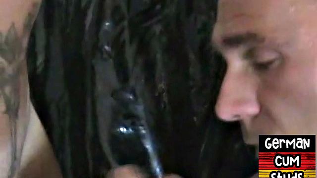 German amateurs rim ass and suck in homemade video