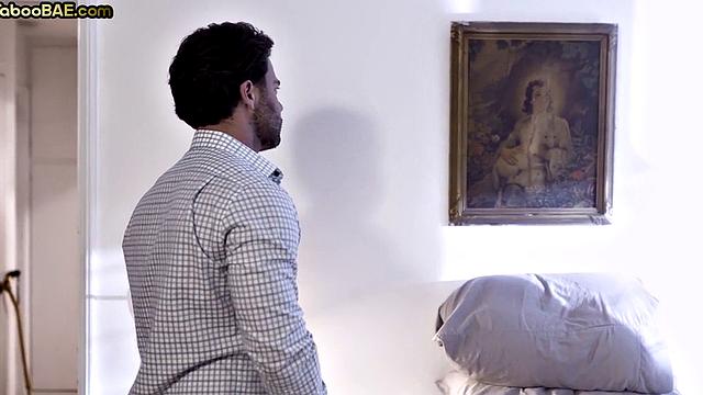 Девочка за деньги дала парню вылизать мокрую киску и потом подставила в миссионерке