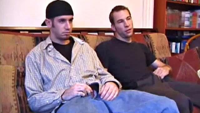 Кент Страйкер с жадностью сосёт член Тэга и оба мощно кончают