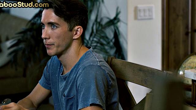 волосатый папик трахается с любовником пока жены нет