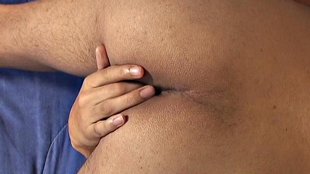 Латино горячий гей дрочит на камеру в стиле ретро!