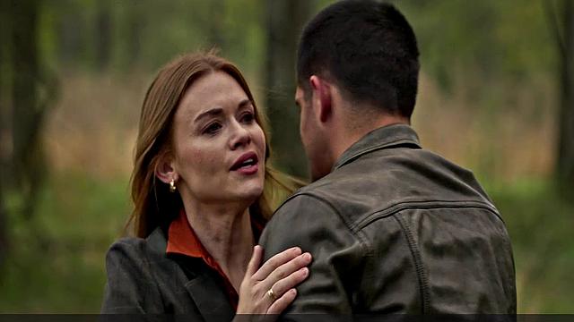 Kinky celebrity Crystal Reed strips down and shows off her naked butt