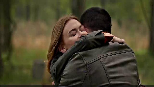 Kinky celebrity Crystal Reed strips down and shows off her naked butt