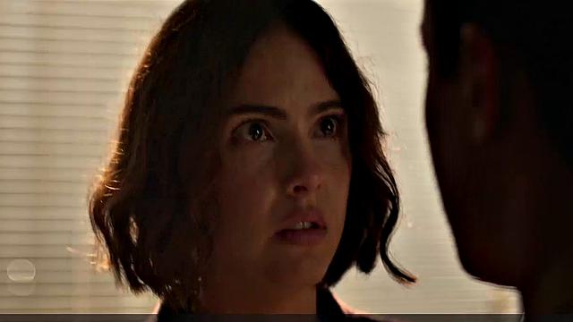 Kinky celebrity Crystal Reed strips down and shows off her naked butt