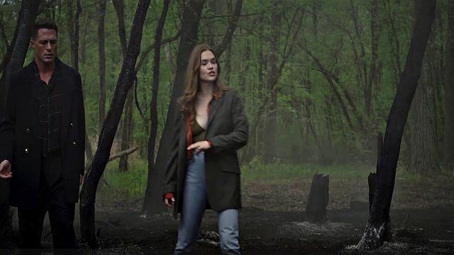 Kinky celebrity Crystal Reed strips down and shows off her naked butt