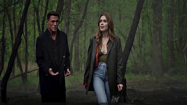 Kinky celebrity Crystal Reed strips down and shows off her naked butt