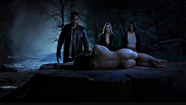 Kinky celebrity Crystal Reed strips down and shows off her naked butt