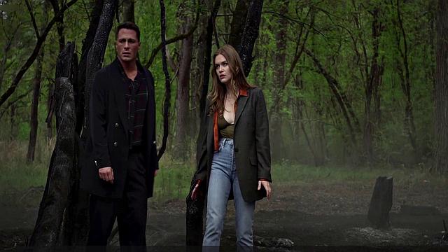 Kinky celebrity Crystal Reed strips down and shows off her naked butt