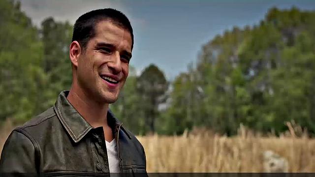 Kinky celebrity Crystal Reed strips down and shows off her naked butt